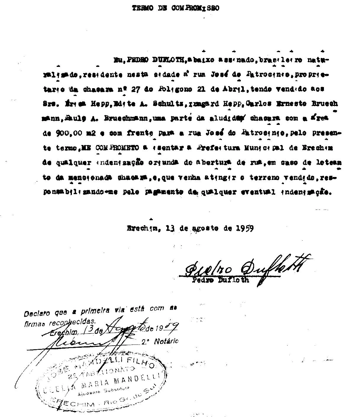 Termo de compromisso assinado por Pedro Dufloth em Erechim, em 13 de agosto de 1959, referente à venda de parte da chácara nº 27 (Polígono 21 de Abril). Preserva um exemplar da assinatura de Opa Pedro.