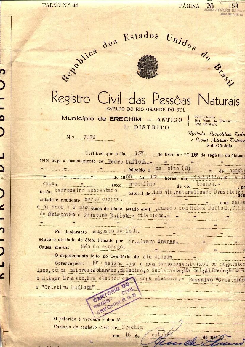Certidão de óbito de Pedro Dufloth, falecido em 8 de outubro de 1968 em Erechim (RS), aos 68 anos — carroceiro aposentado, natural da Romênia, naturalizado brasileiro, casado com Hulda Dufloth. Declarante: Augusto Dufloth.